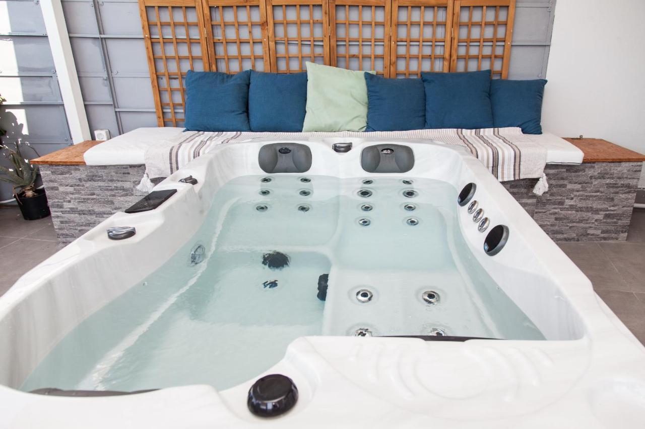 Gorgeous Penthouse With Private Jacuzzi And Amazing View! Athens Exterior photo